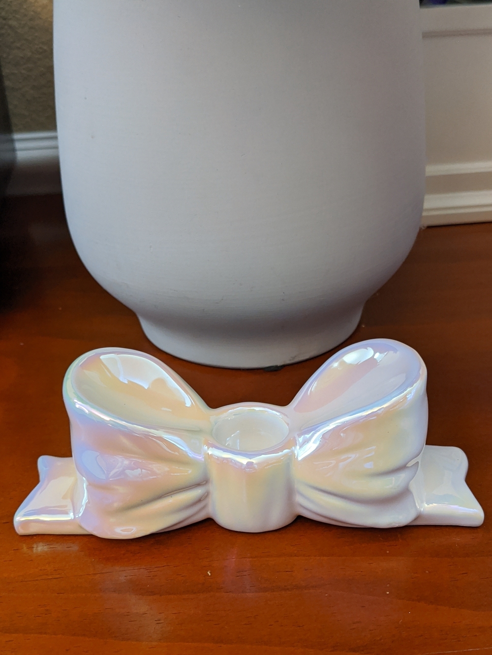 WHITE IRIDESCENT CERAMIC BOW CANDLESTICK TAPER Candle Holder Viral